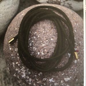 Cord with 3 tokens.